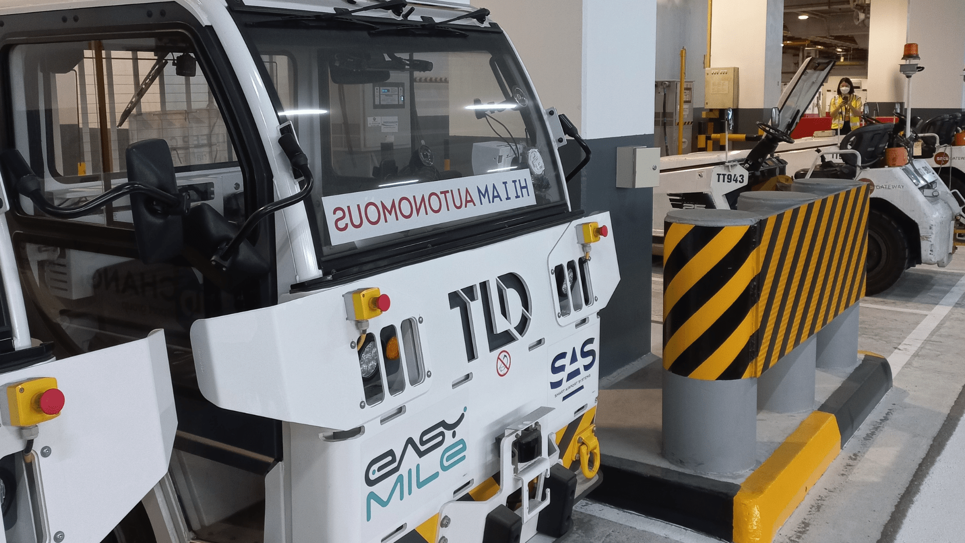 Battery operated airport baggage vehicle