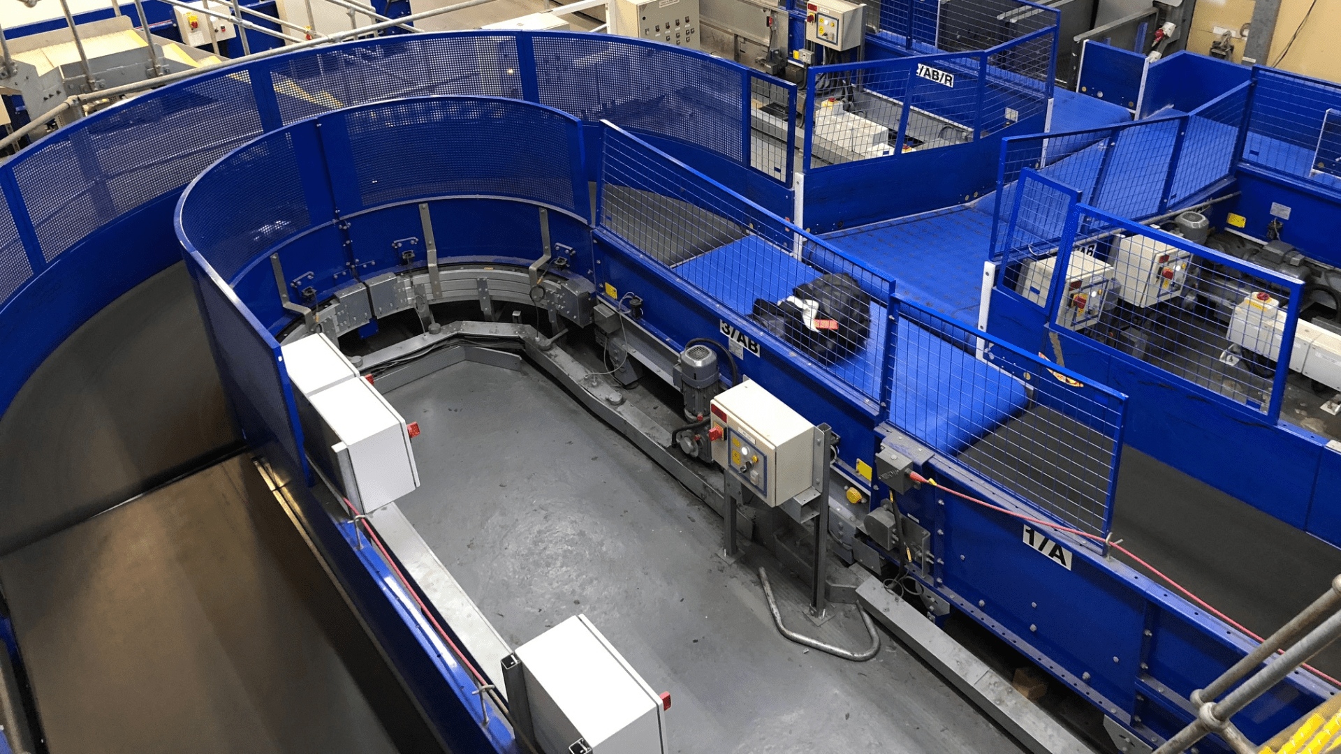 Airport baggage handling machine