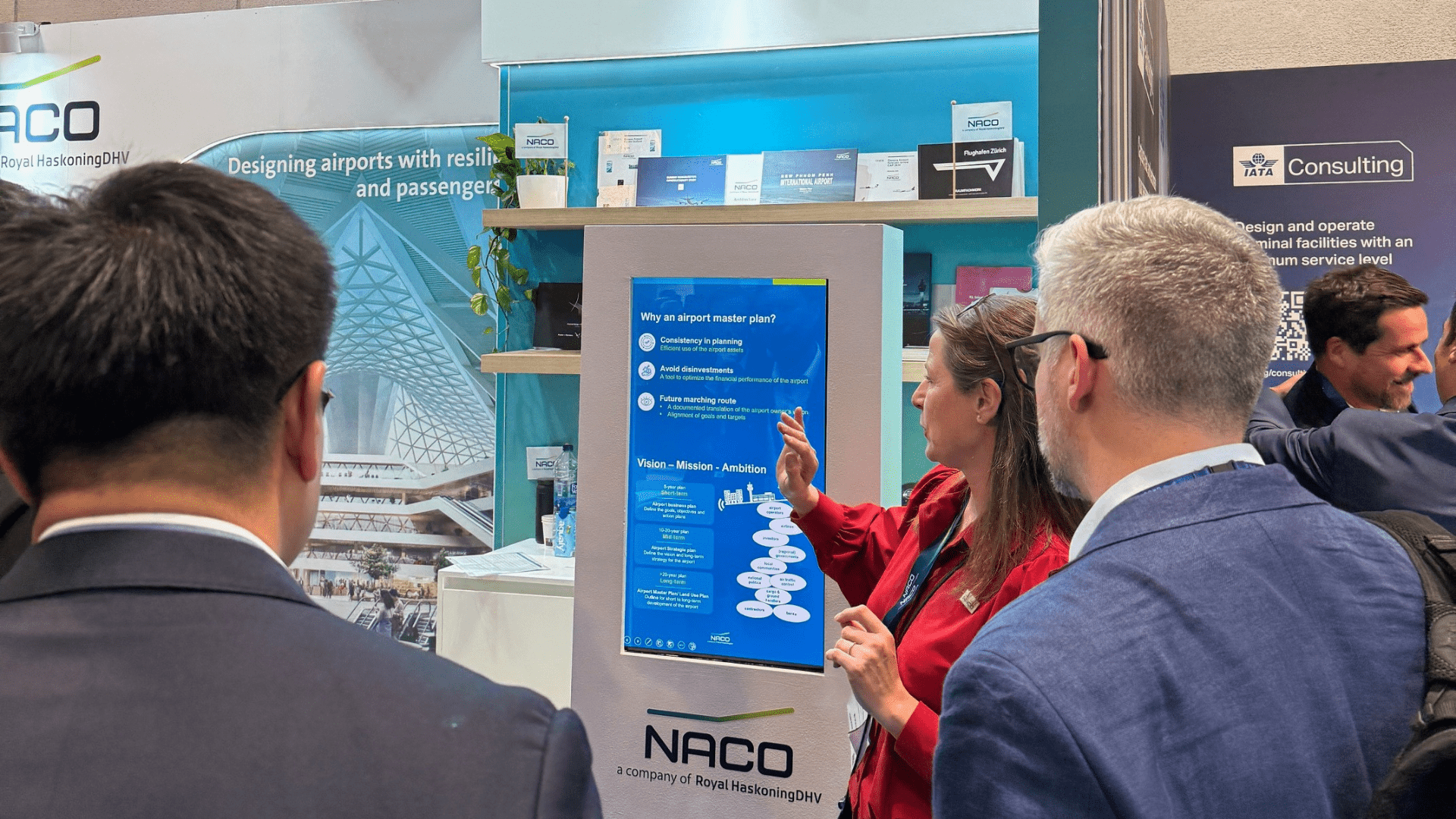 Mini masterclass on the NACO stand at PTE 2025